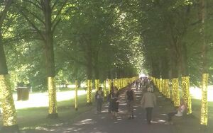 Kunstausstellung im Schlosspark: Eine handvoll Unendlichkeit