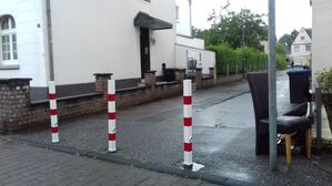 Sie sind wieder da: die Poller am Schwarzen Weg